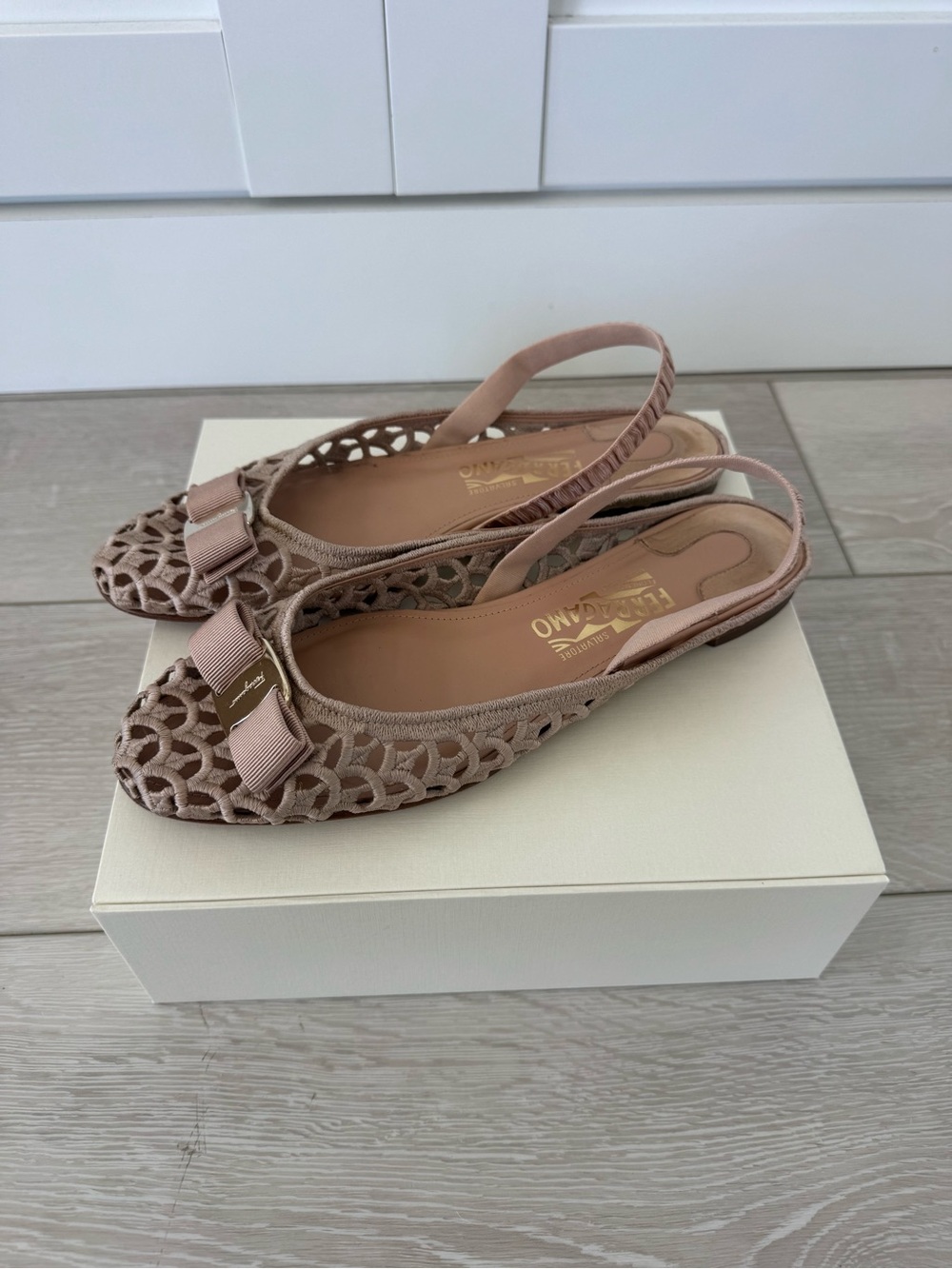 Salvatore Ferragamo Woven Vara Bow Slingback Ballerina Flats Sandala - Picture 2 of 5
